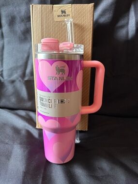 New Stanley 40oz Pink Heart Quencher H2.0 Tumbler with Handle Straw